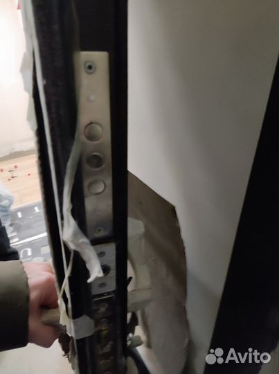 Дверь входная металлическая от застройщика