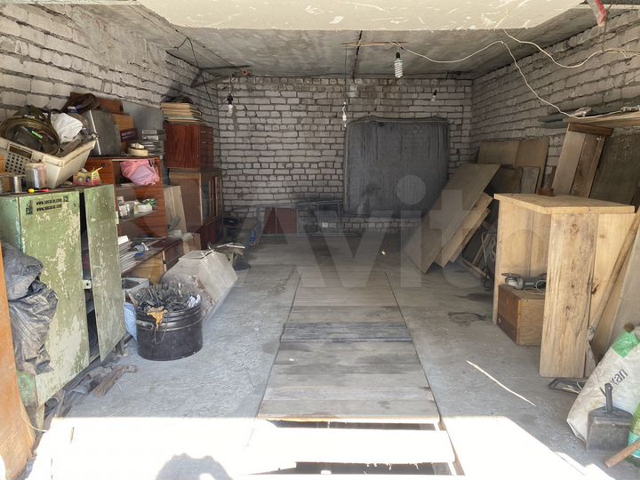 Гараж, > 30 м²