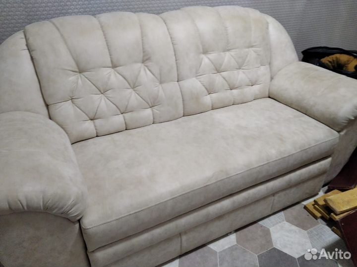 Кожаный диван