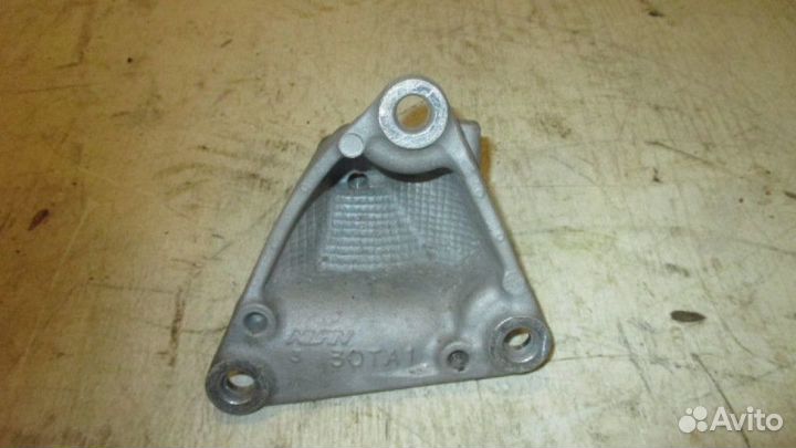 Кронштейн опоры двигателя Honda Crosstour