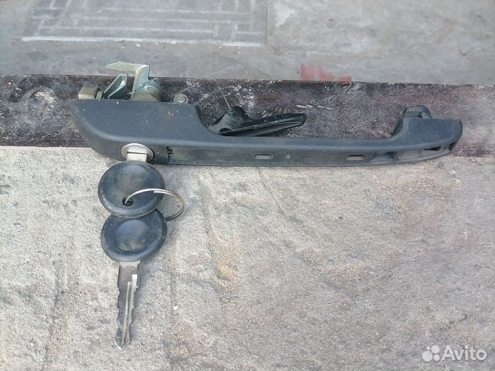 Ручка двери volkswagen golf(правая)