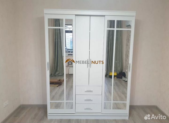 Шкаф купе с зеркалом