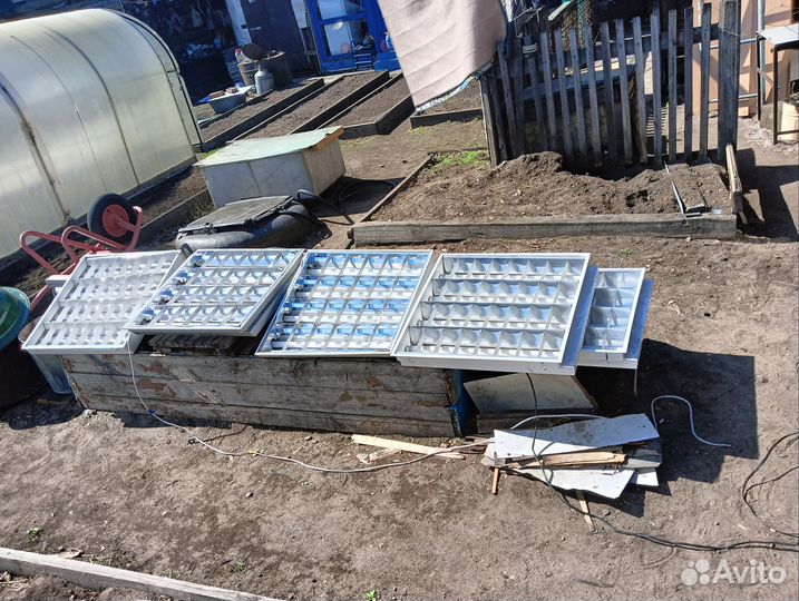 Пять светодиодных ламп, б/у в рабочем состоянии