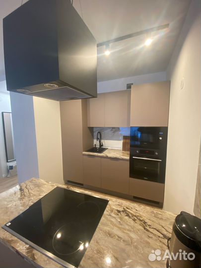 Кухня прямая с островом на заказ от фабрики Кухни