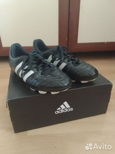 Футбольные бутсы adidas