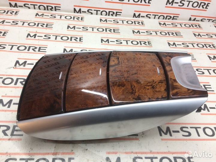 Консоль между сидений передний Mercedes-Benz