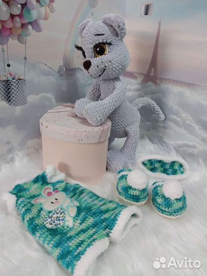 Вязанная игрушка кошечка