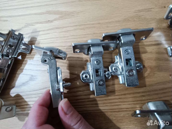 Угловые петли для шкафов