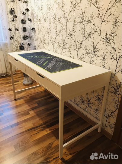 Компьютерный стол IKEA