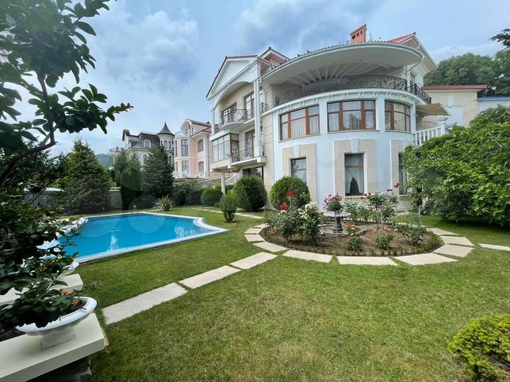 Дом 515 м² на участке 10 сот.