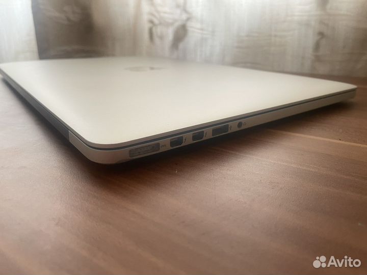 Apple MacBook Pro 15 2015 r9 2.5 512 gb