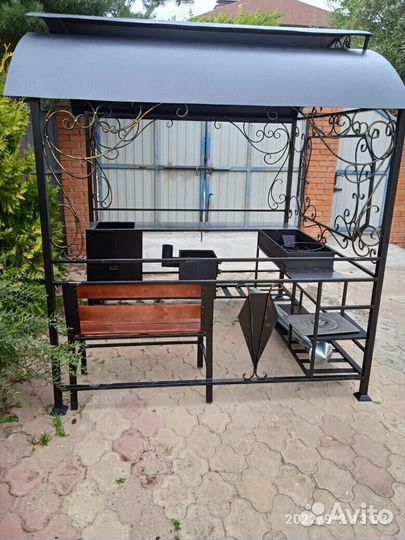 Мангал с крышей