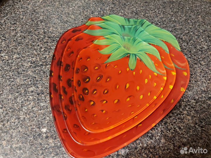 Три новых стеклянных блюда Сочная клубника