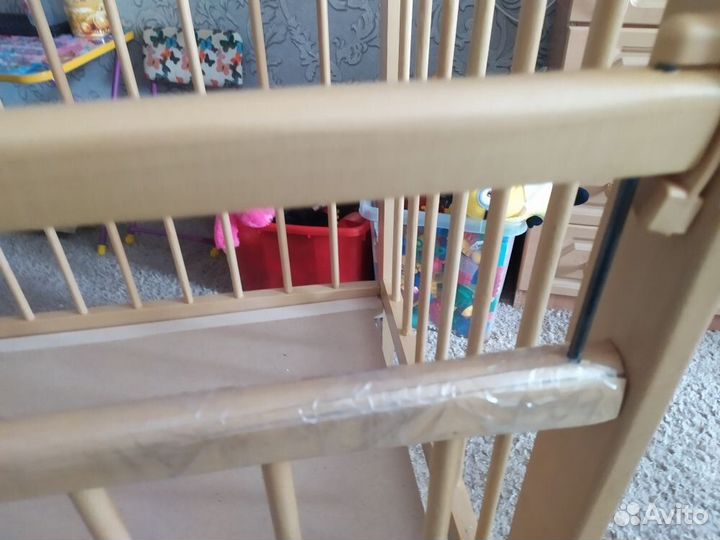 Детская кроватка с маятником