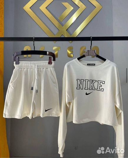 Костюм женский Nike короткий свитшот и шорты