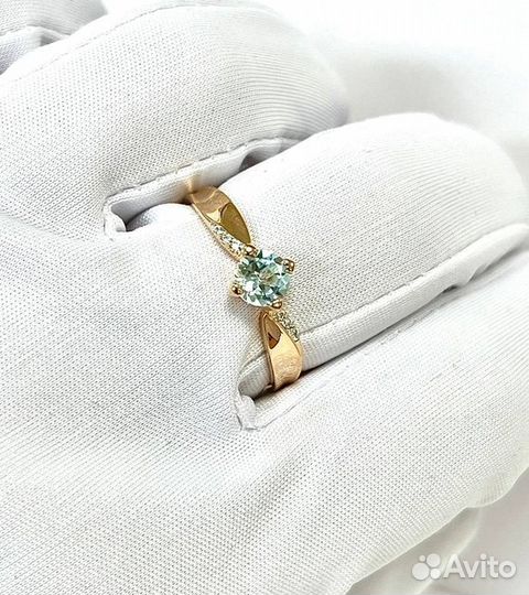 Золотое кольцо с камнем 19р