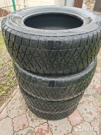 Bridgestone Blizzak DM-V2 285/60 R18 116R