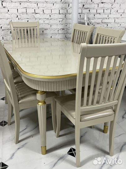 Стол и стулья