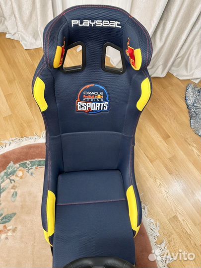 Игровое кресло playseat red bull