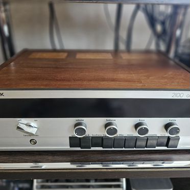 Leak 2100 интегральный усилитель