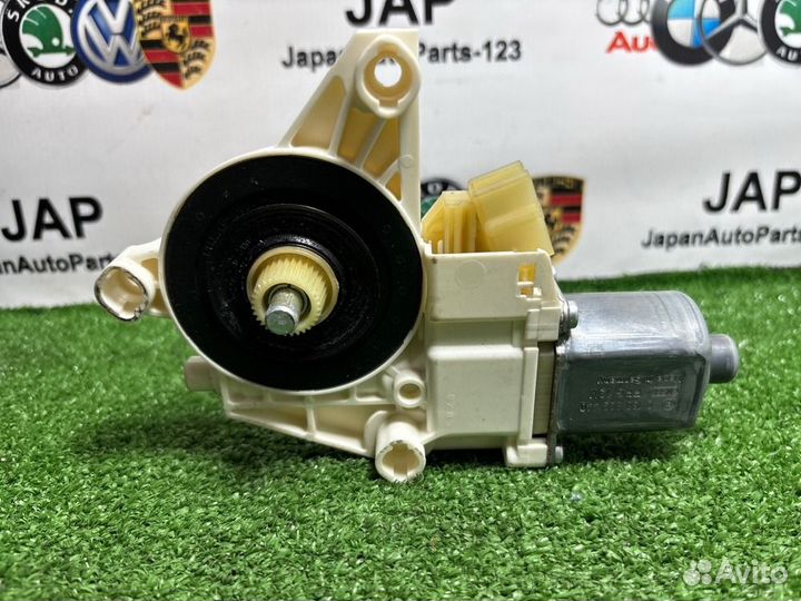 Моторчик стеклоподъемника передний правый