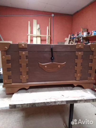 Сундук деревянный