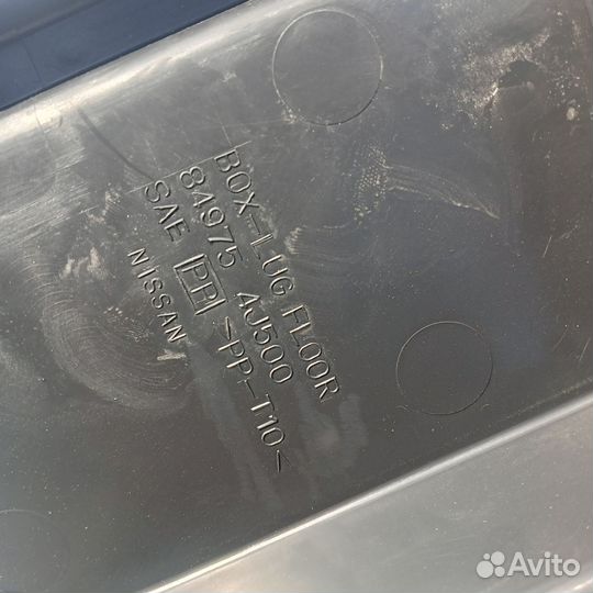 Обшивка двери багажника Nissan Primera P11 универ