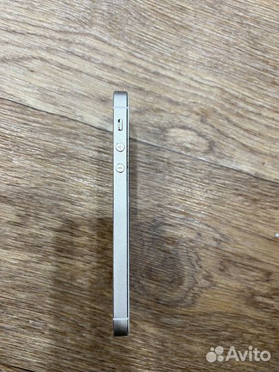 Телефон iPhone 5s