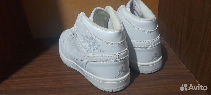 Кросовки белые 40 размер