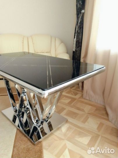 Кухонный стол