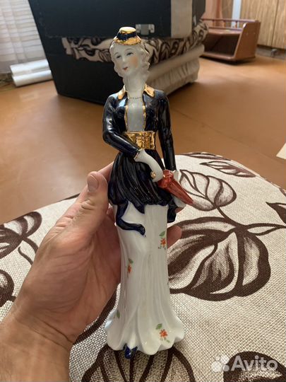 Статуэтка фарфор