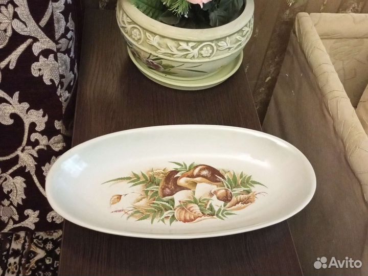 Блюдо и салатницы