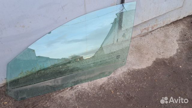 Стекло передней левой двери Вольво V-50