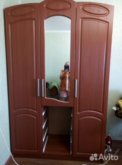 Шкаф