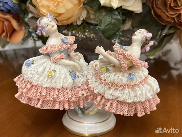 Фарфоровые статуэтки кружевницы Германия