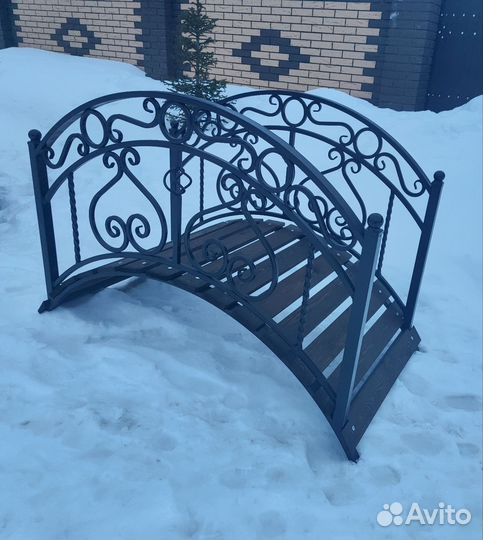 Кованый мостик для сада