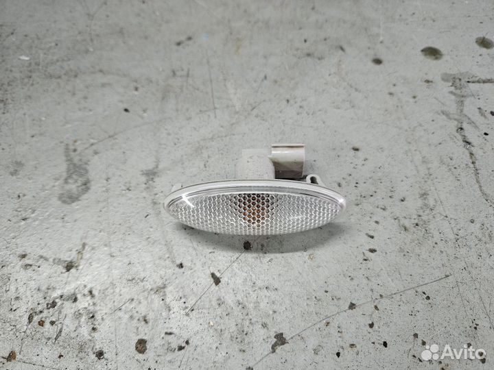 Повторитель поворотов в крыло Toyota Corolla E150