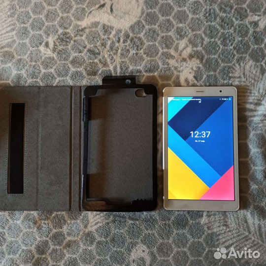Планшет Digma optima 8
