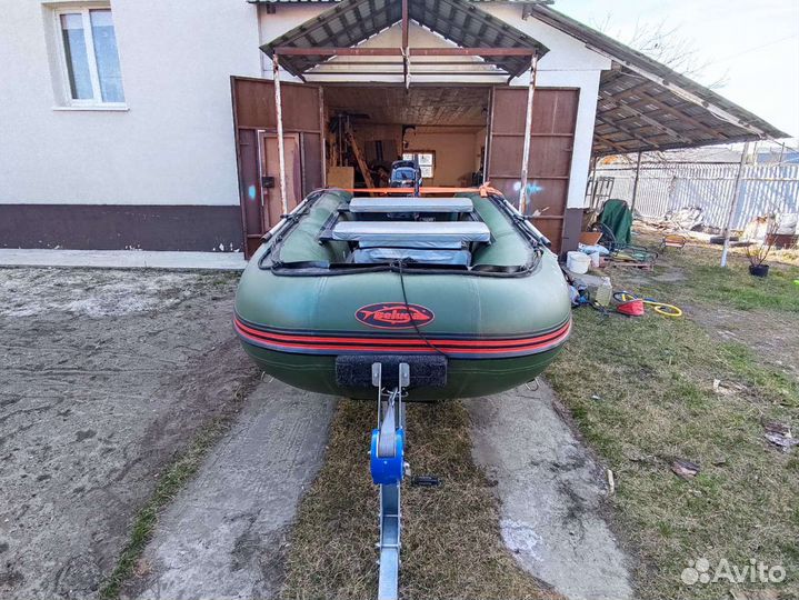 Лодка с мотором