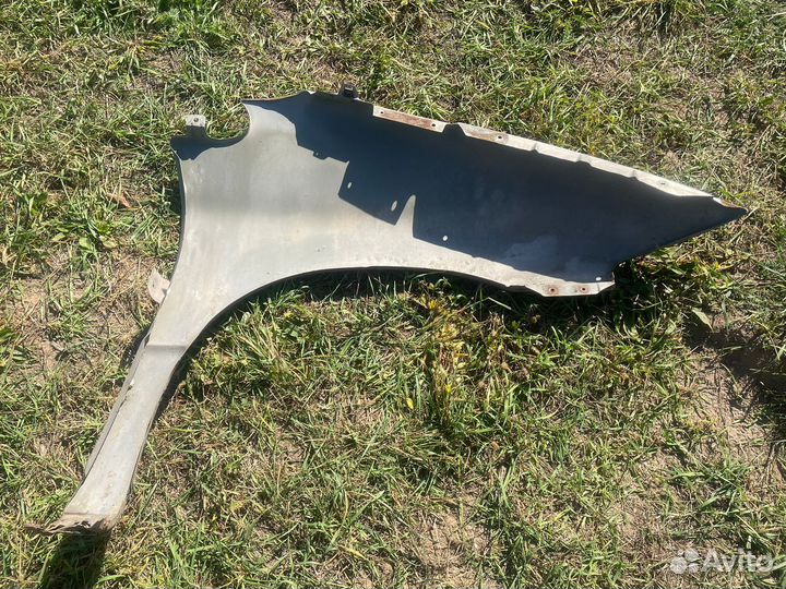 Крыло переднее левое на Dodge Caravan 1999