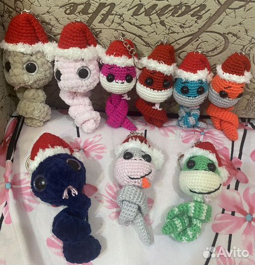 Брелок вязанный змея