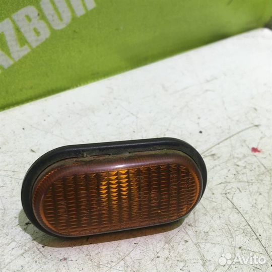 Повторитель на крыло желтый Рено Меган