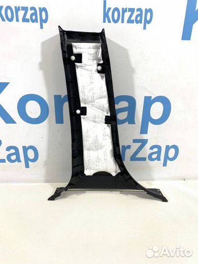 Обшивка средней стойки правая Kia Mohave 2 HM