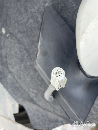 Левое боковое зеркало Toyota Corolla e 150