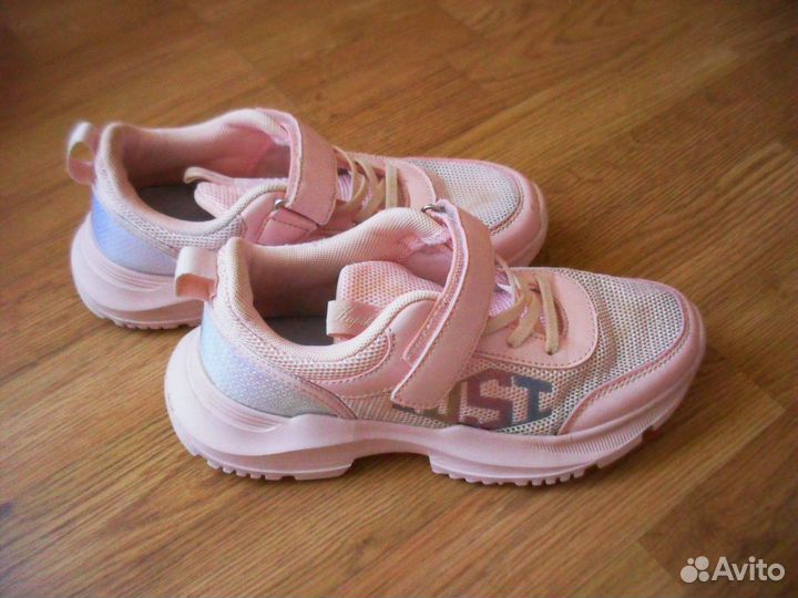 Кроссовки для девочки