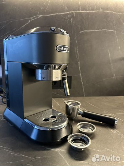 DeLonghi Кофеварка рожковая EC685.BK