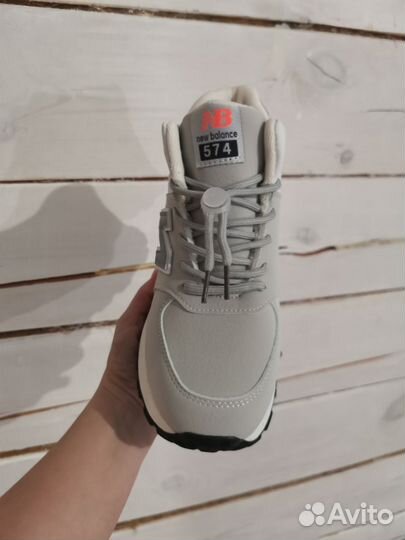 Новые зимние кроссовки, серые, на 32 и 33 размеры