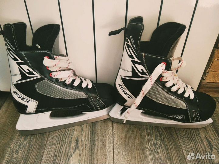 Коньки хоккейные 42 размер Bastion H300