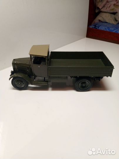 Модель автомобиля 1:43