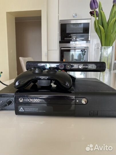 Xbox 360 E с кинектом и играми